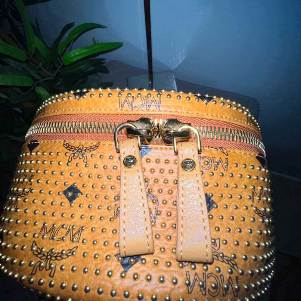 Backpack - Picture 6 of 7